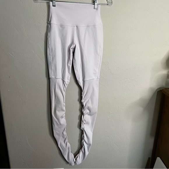 ALO Yoga Light Pink Goddess High Rise Leggings - Picture 3 of 9